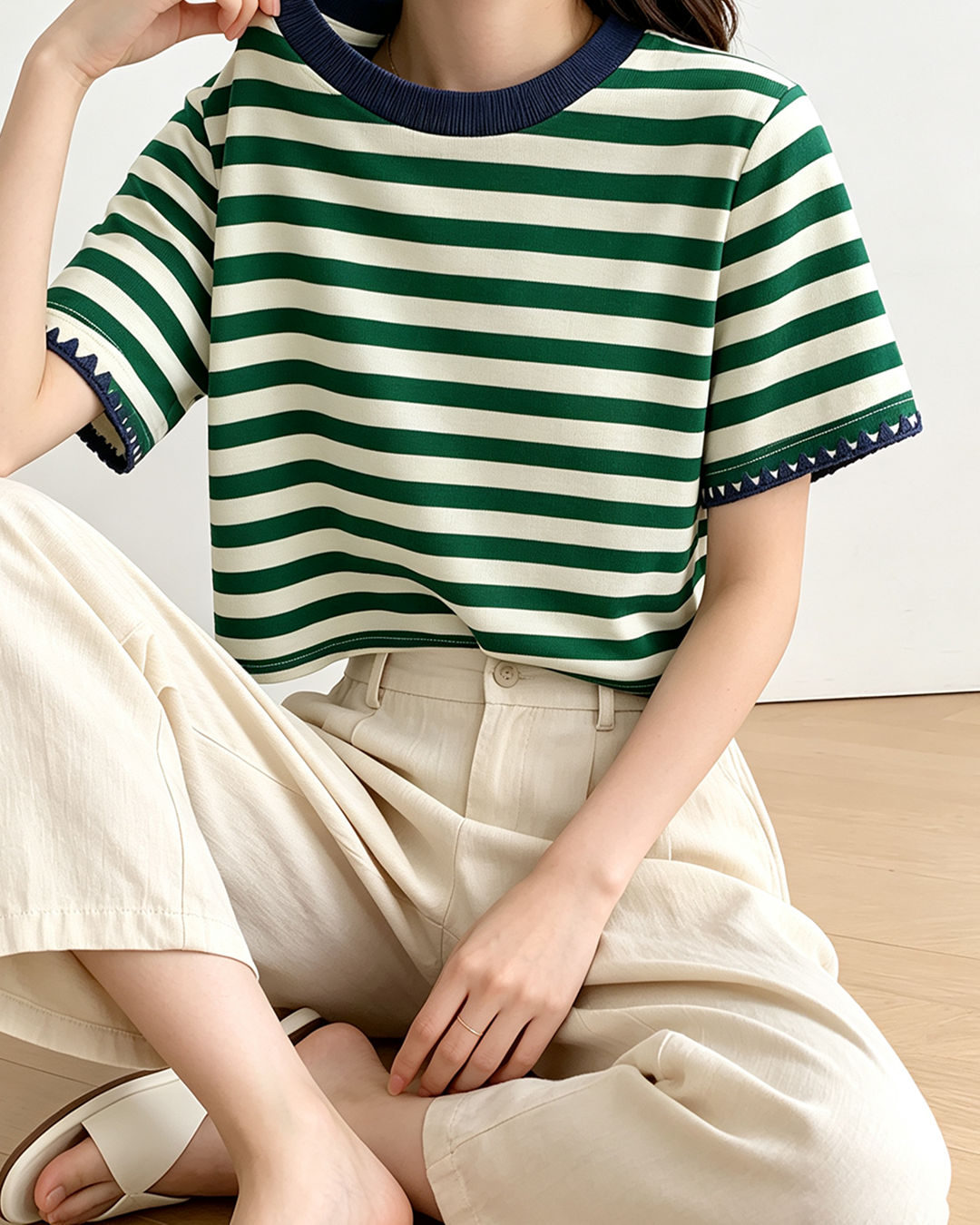 Women's Striped Cropped Oversized T-Shirt, Contrast Crew Neck Scalloped Trim Short Sleeve Cotton Blend Summer Casual Tee