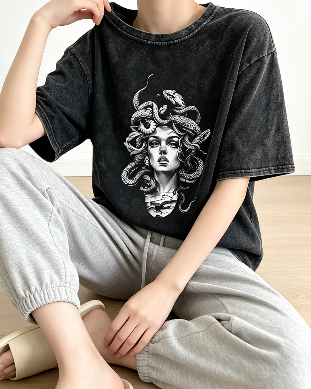 Women's Vintage Washed Graphic T-Shirt, Medusa Print Oversized Short Sleeve Hip Hop Streetwear Casual Summer Top